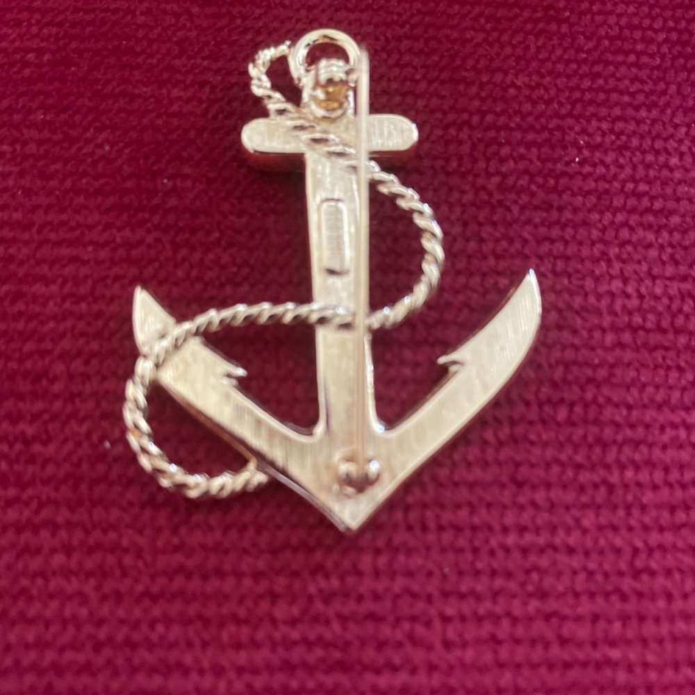A Signed Monet Anchor Pin. Flesh and Gold Color Anchors Away - Picture 5 of 5